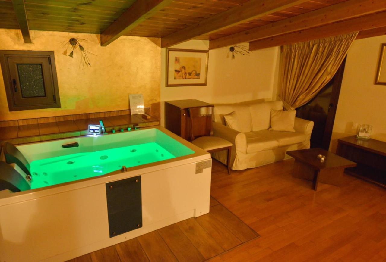 Hotel Chris Athén Kültér fotó