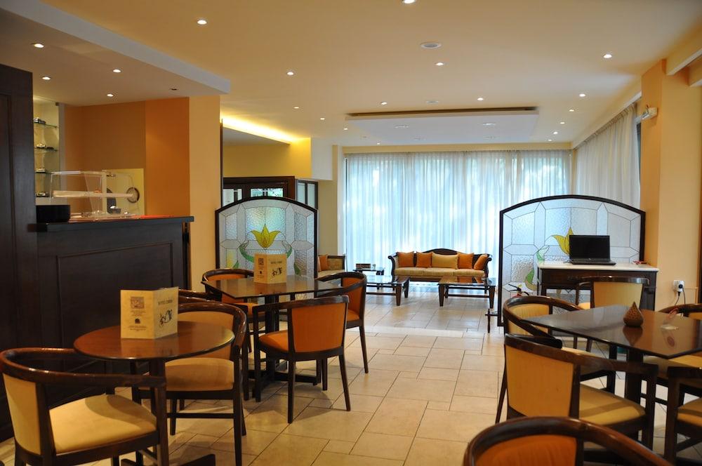 Hotel Chris Athén Kültér fotó